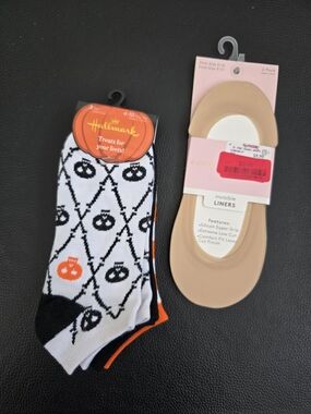 Hallmark Women's No-Show Halloween Socks - White, Black & Orange Pumpkin Pattern